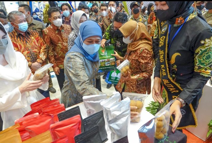 Gubernur Jatim Khofifah Indar Parawansa membuka Jatim Hybrid Fair/ist