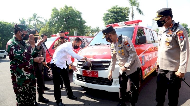 Wali Kota Eri bersama forkopimda Surabaya saat peluncuran mobil vaksin keliling/RMOLJatim