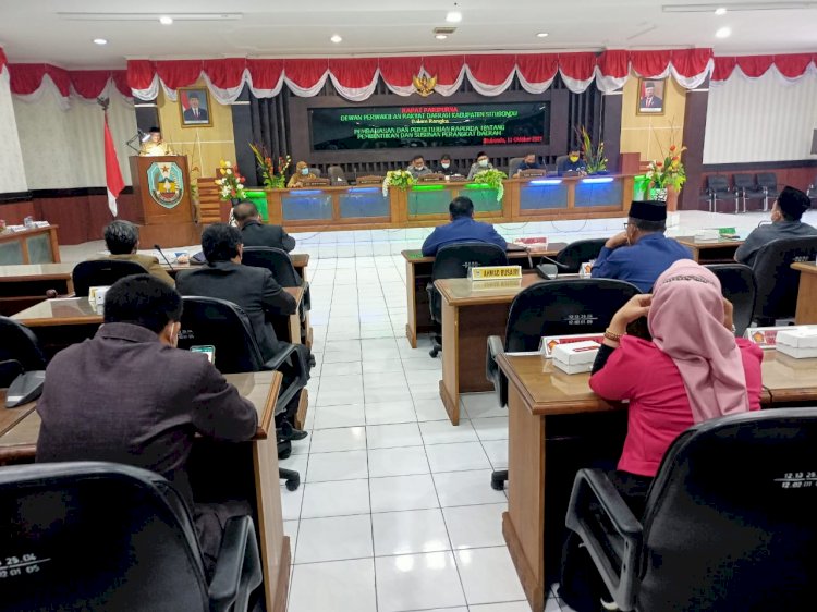 Suasana rapat paripurna pembahasan Raperda SOTK di DPRD setempat/RMOLJatim