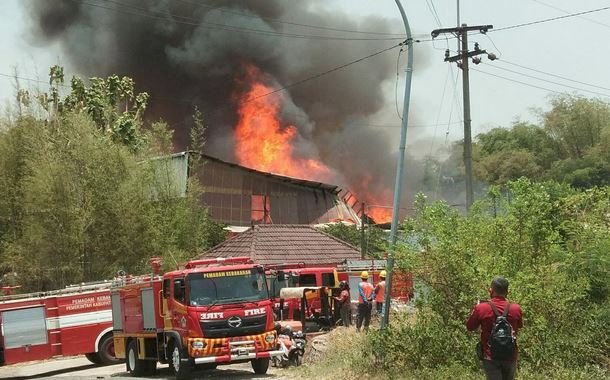 Pabrik kayu terbakar/RMOLJatim