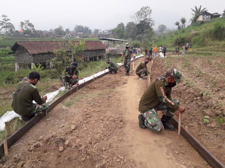 TMMD ke-112 membangun jalan di desa Bajulan, Kecamatan Loceret, Kabupaten Nganjuk/Ist
