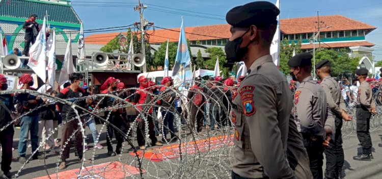 Aksi demo di DPRD/RMOLJatim