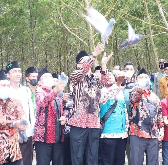 Wabub Jember Gus Firjaun, saat dipantai Cemara getem Mojomulyo Puger