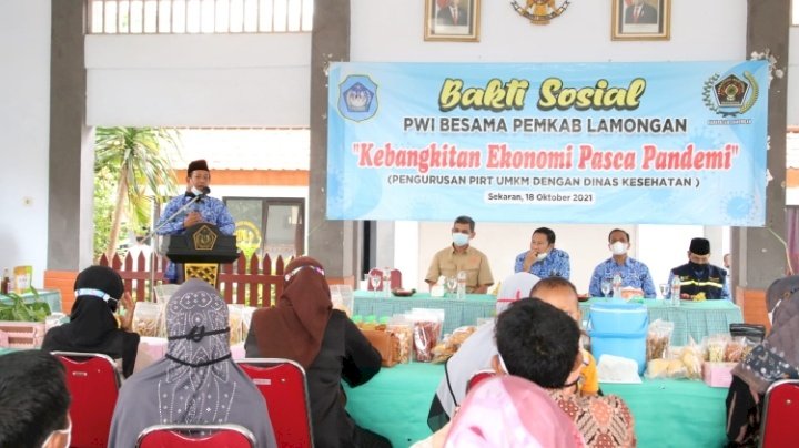 Bakti sosial PWI Kabupaten Lamongan di pendopo Kecamatan Sekaran/ RMOLJatim 