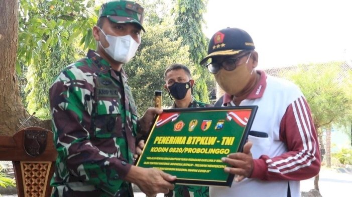 Kodim Probolinggo saat memberikan bantuan di Makodim. /RMOLJatim