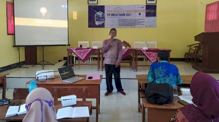 Pelatihan evaluasi dan penulisan karya ilmiah untuk para kepala sekolah dan pengawas di di Korwil Bidang Pendidikan, Kecamatan Paiton, Kabupaten Probolinggo/Ist