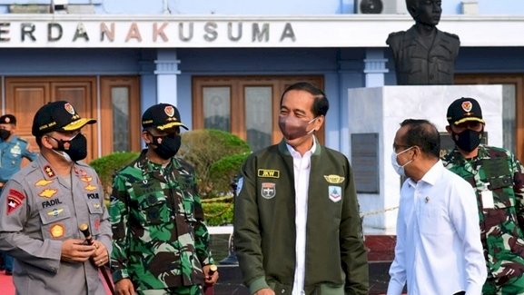 Presiden Joko Widodo di Halim Perdana Kusuma Jakarta untuk bertolak ke Kalimantan Selatan/Net