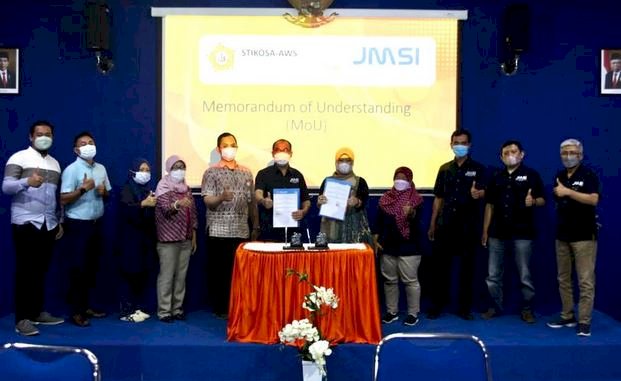 Penandatanganan MOU antara Stikosa AWS dan JMSI Jatim/Ist