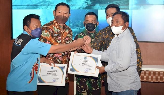 Tim Arkeolog BPCB Jawa Timur, Letkol Laut (T) Bagus Arianto dari Koarmada II Jatim, dan Bupati Lamongan Yuhronur Efendi/Ist