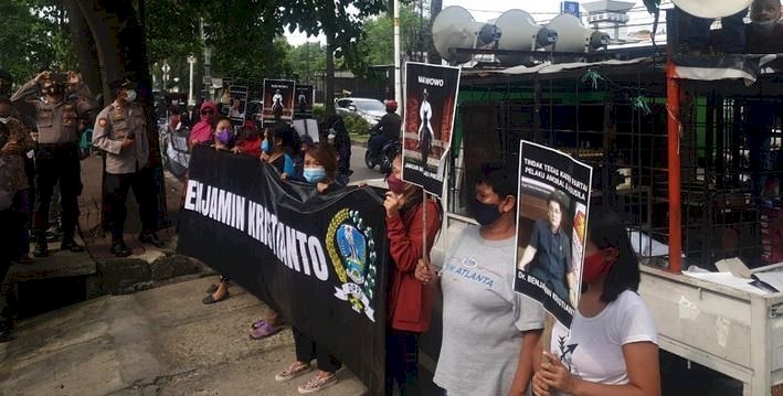 Front Aksi Mama-Mama Indonesia menggelar aksi unjuk rasa di Kantor DPP Partai Gerindra, Jakarta Selatan, Jumat, 22 Oktober/Ist