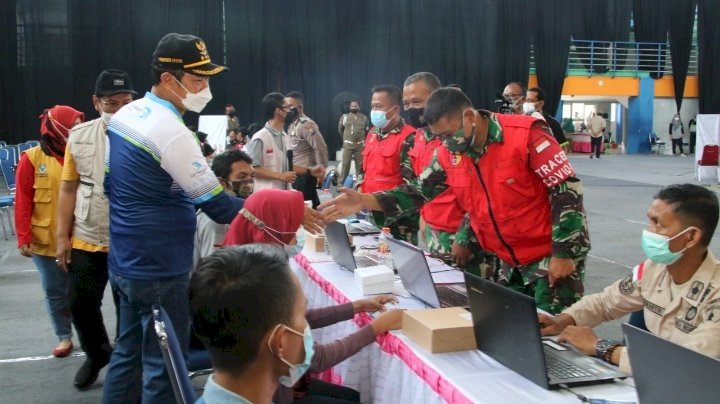 Bupati Lamongan mengunjungi vaksinasi /ist