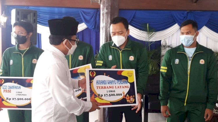 Wali Kota Malang, Drs. H. Sutiaji Saat Berikan Apresiasi Kepada Para Atlet Kota Malang/Ist