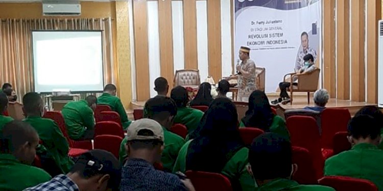 Wakil Ketua Umum Dewan Koperasi Indinesia (Dekopin), Ferry Juliantono dalam Kualiah Umum di Universitas Islam Negeri Alauddin Makassar/Ist