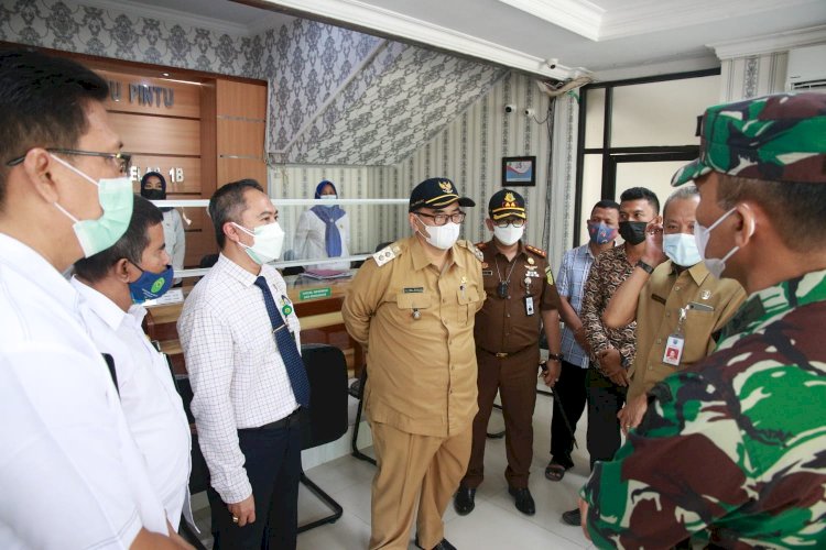 Forkopimda saat melakukan pengecekan di Kantor PN Kraksaan/RMOLJatim