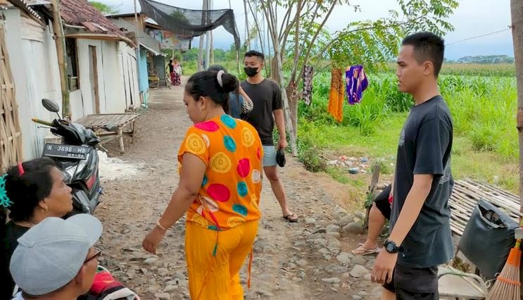 Petugas saat menggebrak lokasi esek-esek di Paiton Probolinggo/RMOLJatim