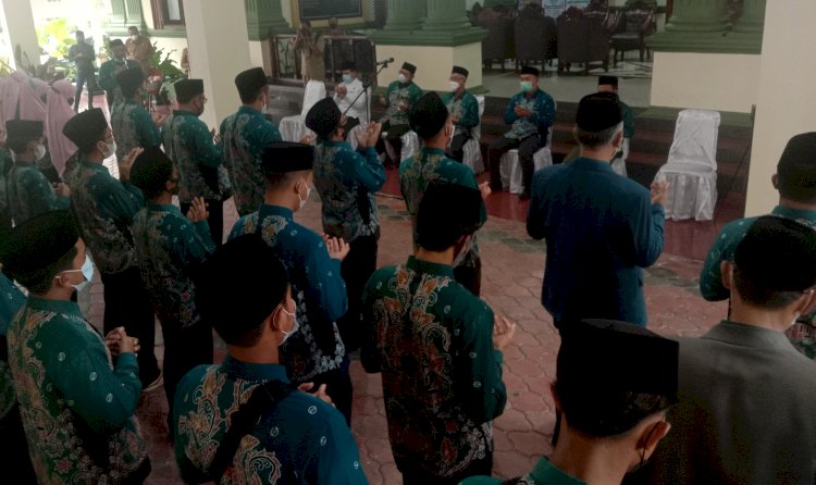 Peserta MTQ Bondowoso dan official sebelum pelepasan oleh Bupati/RMOLJatim