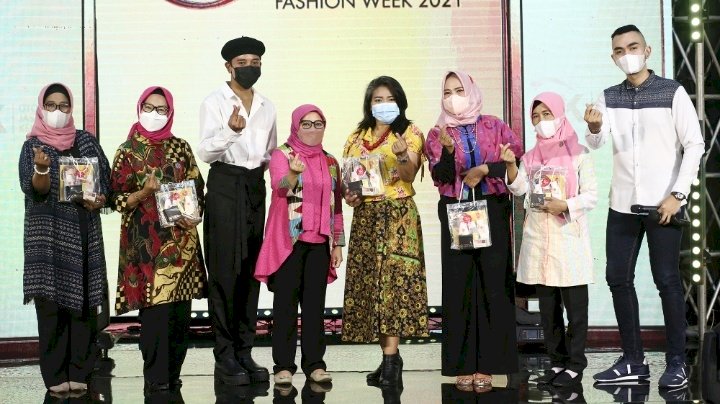 Rini Indriyani pada acara SFW 2021 yang digelar Main Atrium Grand City/ist