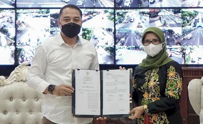 Wali Kota Surabaya, Eri Cahyadi bersama Bupati Blitar, Rini Syarifah/RMOLJatim