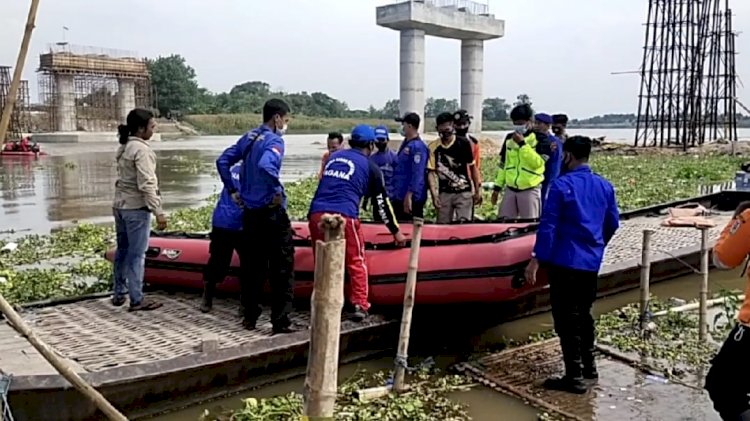 Tim gabungan pencari korban perahu tenggelam di Bengawan Solo/RMOLJatim