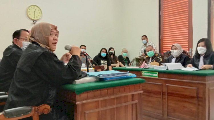 Suasana persidangan saat majelis hakim mengeluarkan penetapan pembantaran/RMOLJatim