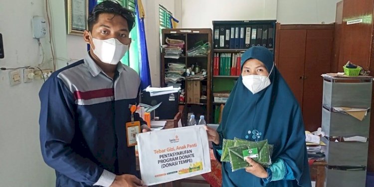 Penyerahan Donasi Tempe (Donate)/Net