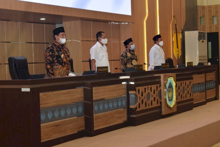 Penyampaian Pandangan Umum Fraksi-Fraksi Raperda APBD Kabupaten Lamongan Tahun 2022 di Ruang Rapat Paripurna DPRD, Sabtu (6/11)/RMOLJatim