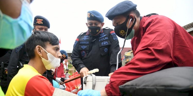 Korps Brimob Polri gelar Vaksinasi Door To Door dan Bakti Sosial (Baksos) untuk warga desa terpencil di wilayah Taman Nasional Gunung Halimun Salak pada Sabtu, 6 November/Ist