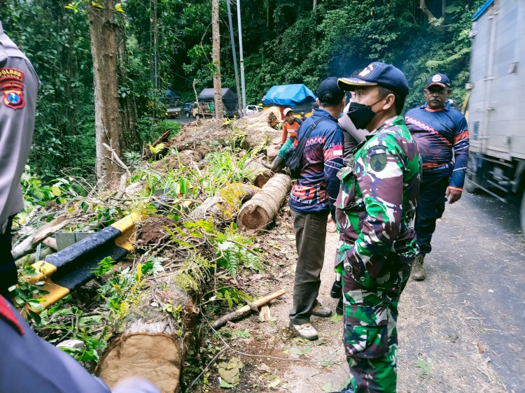 Siaga 24 jam di kawasan Gunung Gumitir/RMOLJatim