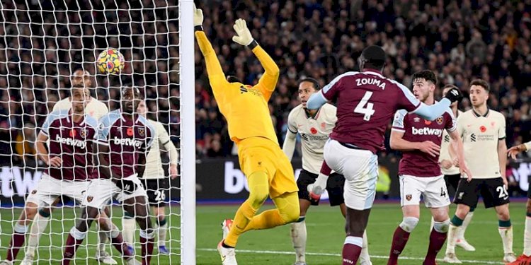 Gol sundulan Kurt Zouma memastikan kemenangan West Ham atas Liverpool di London Stadium/Net