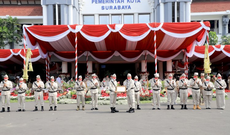 Wali Kota Eri saat memimpin upacara Peringatan Hari Pahlawan ke-76/RMOLJatim