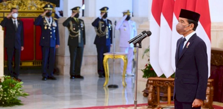 Presiden Jokowi saat upacara penganugerahan gelar pahlawan nasional di Istana Negara/Ist