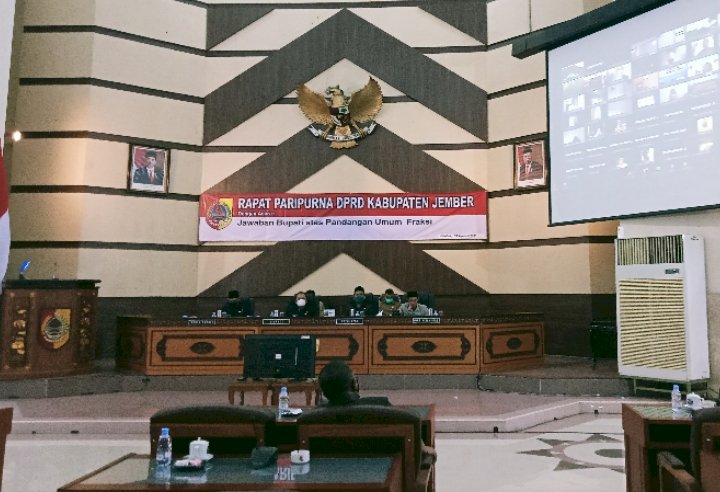 Bupati Jember Hendy Siswanto saat sidang paripurna menjawab pandangan umum fraksi-fraksi DPRD Jember/RMOLJatim