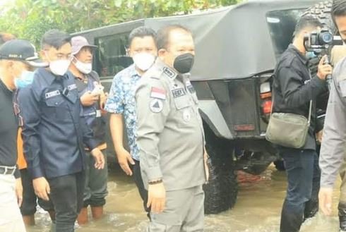 Bupati Jember Hendy Siswanto didampingi Plt Kepala BPBD, Sigit Budiono/Ist