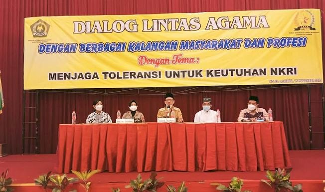 Gus Firjaun saat jadi narasumber di dialog lintas agama di hotel Luminor/RMOLJatim