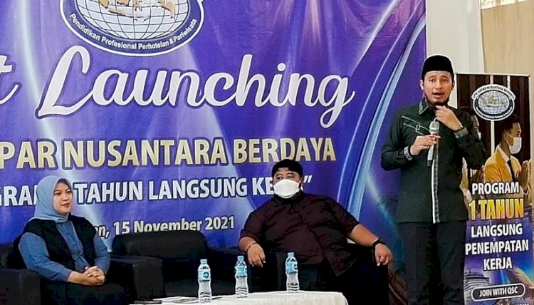 Syafi’i Efendi, President Youth Organisation of Islamic Cooperation saat soft opening LPK Akpar Nusantara Berdaya dan Direktur LP2K Quick Smart Competencies Lamongan/RMOLJatim