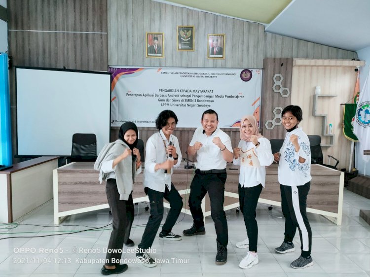 Dosen UNESA bersama Siswa dan Guru SMK/Ist