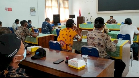 Petani menerima bantuan /ist/