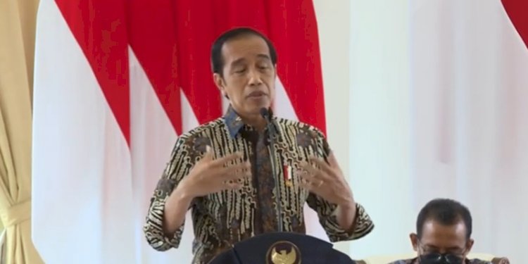 Presiden Joko Widodo saat memberi pengarahan kepada komisaris dan direksi PT Pertamina (Persero) dan PT PLN (Persero)/Repro