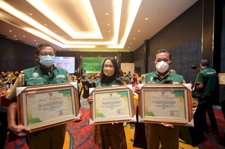 Tiga Kelurahan di Surabaya menerima penghargaan sebagai Kelurahan Berseri dari DLH Pemprov Jatim/ist