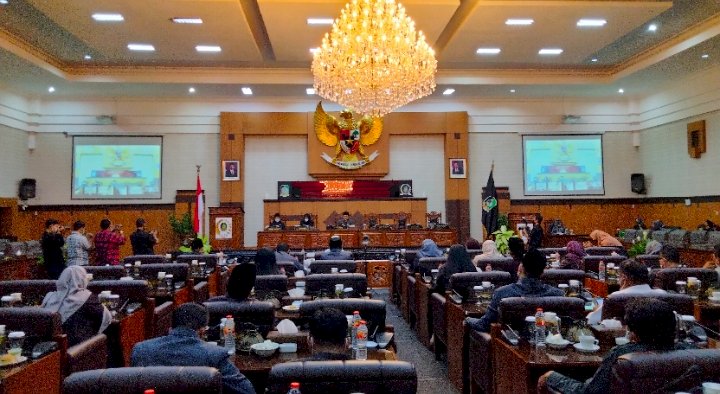 Rapat paripurna DPRD dengan agenda penyampaian hasil pembahasan perda retribusi jasa umum/RMOLJatim