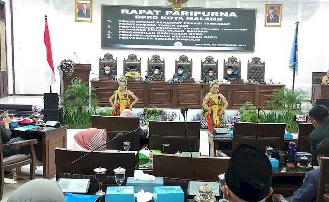DPRD Kota Malang saat menggelar sidang Paripurna atas Program Pembentukan Peraturan Daerah (Propemperda) Kota Malang di Tahun 2022 dan Tandatangani Perda Pengelolaan Sampah/RMOLJatim