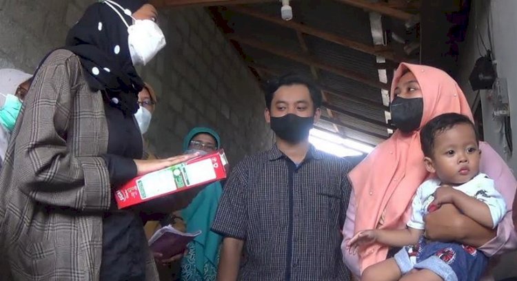 Ketua TP PKK beri bantuan makanan tambahan/Ist