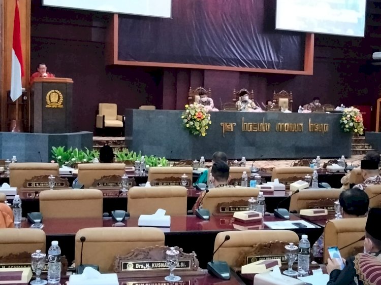 Suasana rapat paripurna/ist