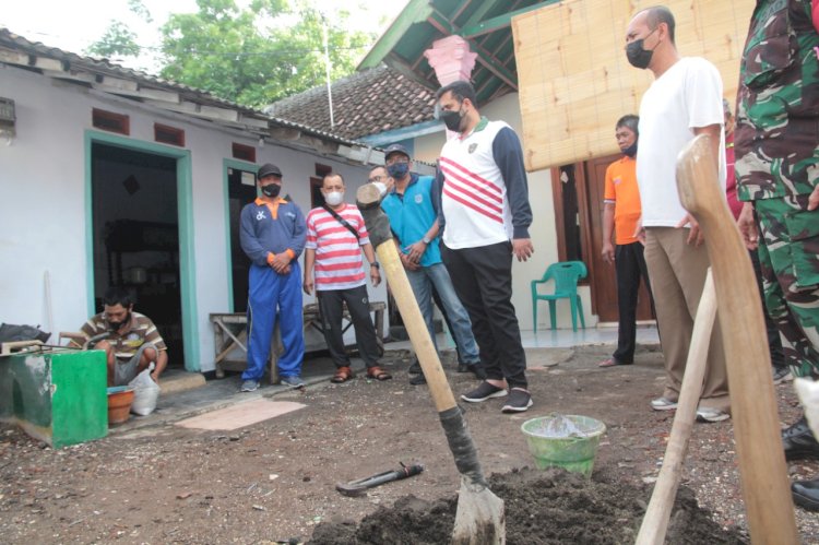 Wali Kota Habib Hadi saat mendatangi rumah Solikhin/RMOLJatim