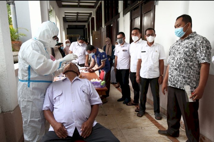 ASN Pemkot Surabaya saat swab/RMOLJatim