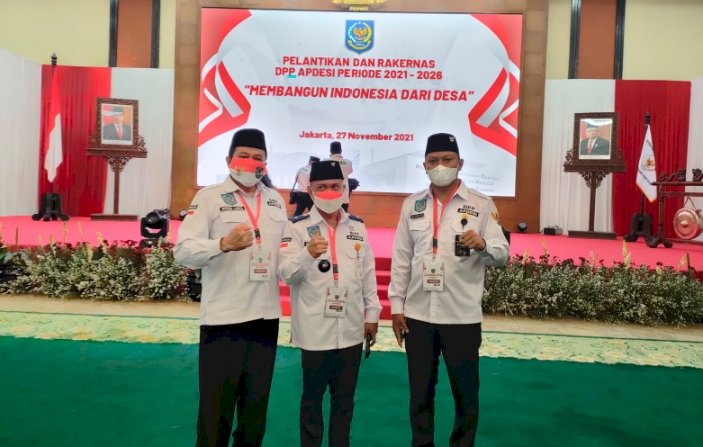 Rekso Ijoyo, Bendahara Umum DPP Apdesi saat pose bersama dengan pengurus lain/Ist