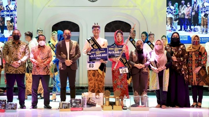 Wali Kota Eri dan istri mendampingi Cak dan Ning Kota Surabaya tahun 2021/ist