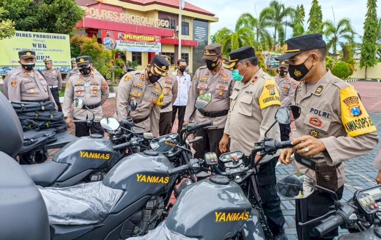 Kapolres Probolinggo, AKBP Teuku Arsya Kadhafi saat melihat motor yanmas/RMOLJatim