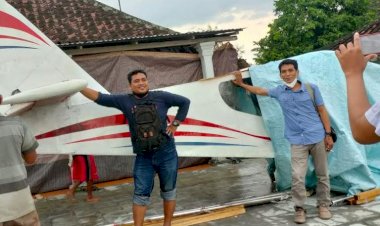 Merakit Pesawat Terbang di Halaman Rumah 