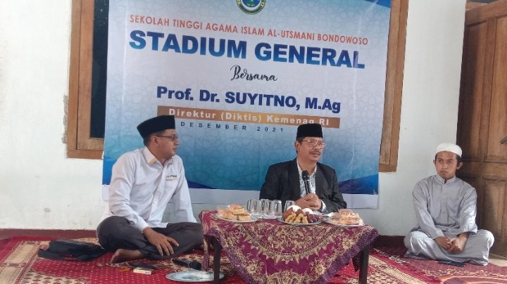 Prof. Suyitno (tengah) saat mengisi stadium general di STAI Al-Ustmani Bondowoso/RMOLJatim